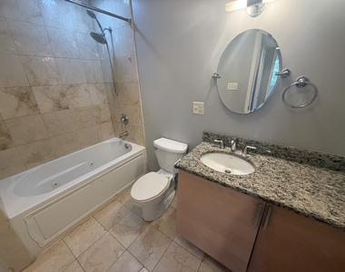 6954 N Greenview Avenue - Photo Thumbnail 10