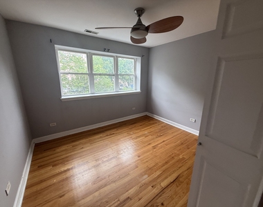 6954 N Greenview Avenue - Photo Thumbnail 9