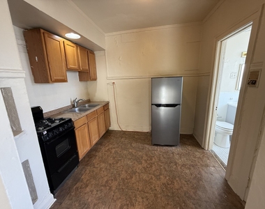 6930 N Greenview Avenue - Photo Thumbnail 4