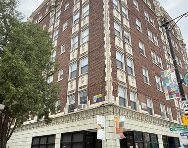 6930 N Greenview Avenue - Photo Thumbnail 1
