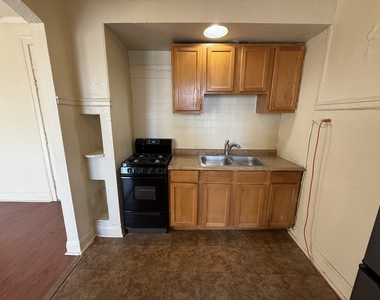 6930 N Greenview Avenue - Photo Thumbnail 5
