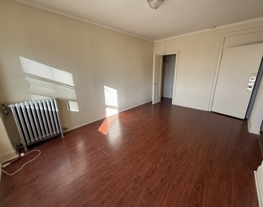 6930 N Greenview Avenue - Photo Thumbnail 3