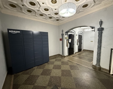 6930 N Greenview Avenue - Photo Thumbnail 8