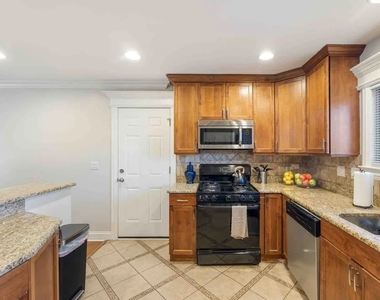 408 N Windsor Drive - Photo Thumbnail 5