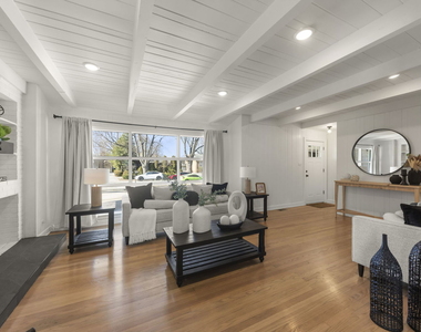 9525 Parkside Avenue - Photo Thumbnail 2