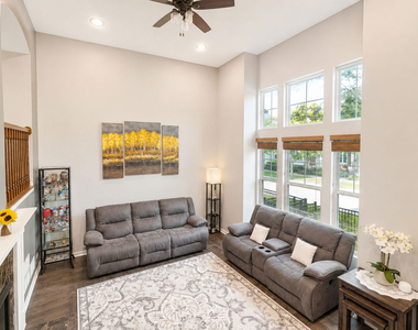 438 Grosvenor Lane - Photo Thumbnail 3