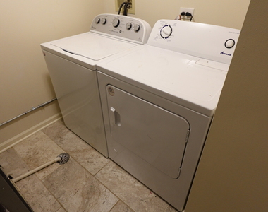 1070 Woodhill Court - Photo Thumbnail 28