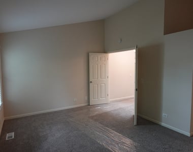 1070 Woodhill Court - Photo Thumbnail 18