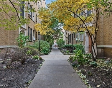 626 W Waveland Avenue - Photo Thumbnail 1