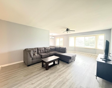3108 Roberts Drive - Photo Thumbnail 6