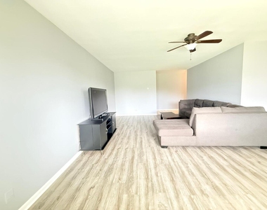 3108 Roberts Drive - Photo Thumbnail 11