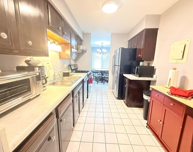 3108 Roberts Drive - Photo Thumbnail 2