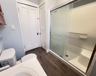 821 N Waller Avenue - Photo Thumbnail 26