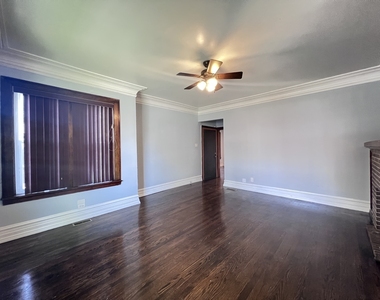821 N Waller Avenue - Photo Thumbnail 4