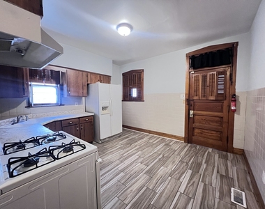 821 N Waller Avenue - Photo Thumbnail 29
