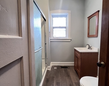 821 N Waller Avenue - Photo Thumbnail 23