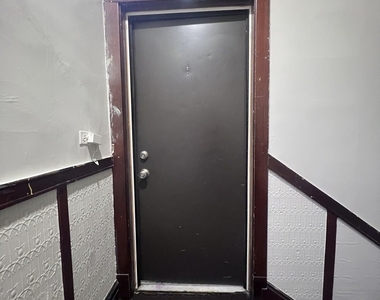821 N Waller Avenue - Photo Thumbnail 1