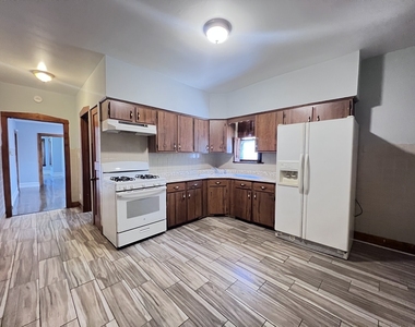 821 N Waller Avenue - Photo Thumbnail 30