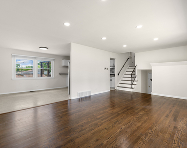 146 Pleasant Drive - Photo Thumbnail 3