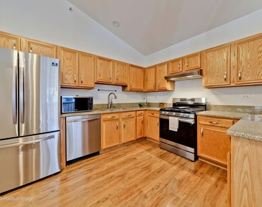 121 Commons Court - Photo Thumbnail 12
