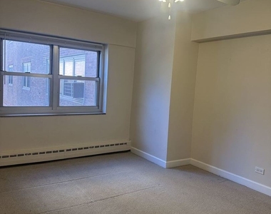 4970 N Marine Drive - Photo Thumbnail 8