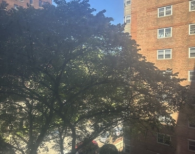 4970 N Marine Drive - Photo Thumbnail 11