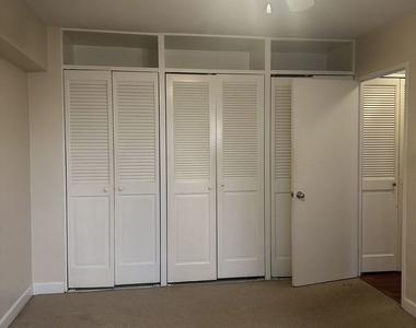 4970 N Marine Drive - Photo Thumbnail 9