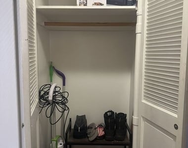 4970 N Marine Drive - Photo Thumbnail 7