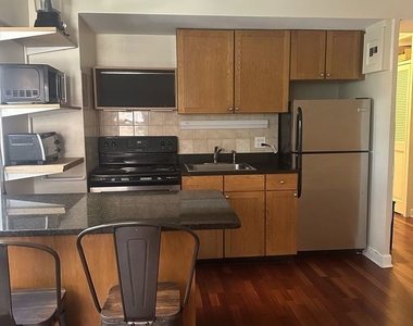 4970 N Marine Drive - Photo Thumbnail 3