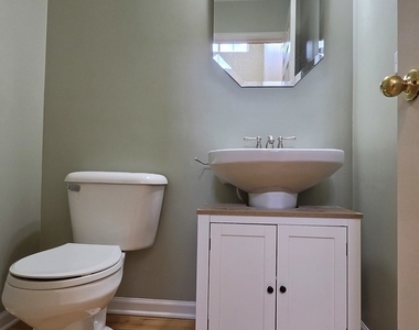 2631 N Greenwood Avenue - Photo Thumbnail 12