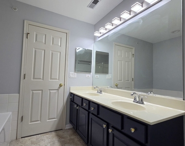 2631 N Greenwood Avenue - Photo Thumbnail 19