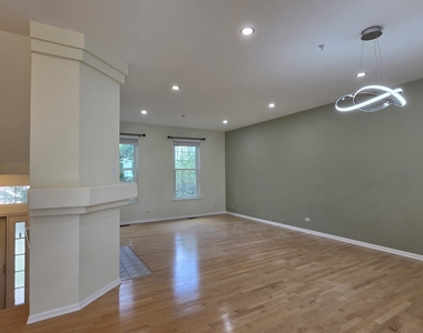 2631 N Greenwood Avenue - Photo Thumbnail 7