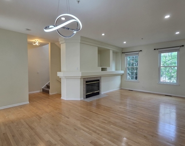 2631 N Greenwood Avenue - Photo Thumbnail 4