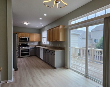 2631 N Greenwood Avenue - Photo Thumbnail 10