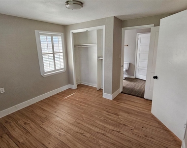 2415 Perry Street - Photo Thumbnail 10