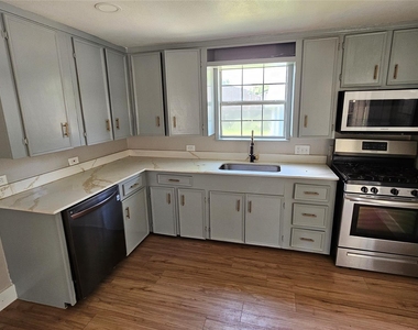 2415 Perry Street - Photo Thumbnail 3