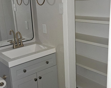 2415 Perry Street - Photo Thumbnail 14