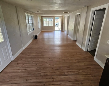 2415 Perry Street - Photo Thumbnail 7
