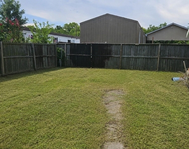 2415 Perry Street - Photo Thumbnail 18