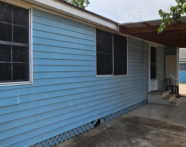 2415 Perry Street - Photo Thumbnail 16