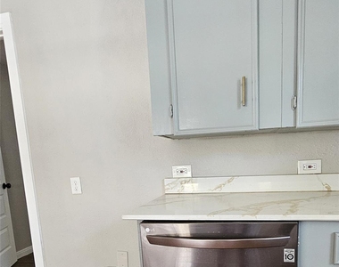 2415 Perry Street - Photo Thumbnail 6