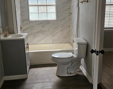2415 Perry Street - Photo Thumbnail 11