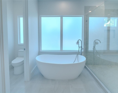 974 W 43rd Street - Photo Thumbnail 18
