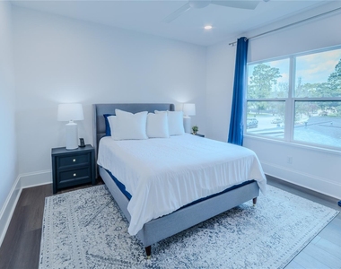 974 W 43rd Street - Photo Thumbnail 32