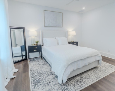 974 W 43rd Street - Photo Thumbnail 28