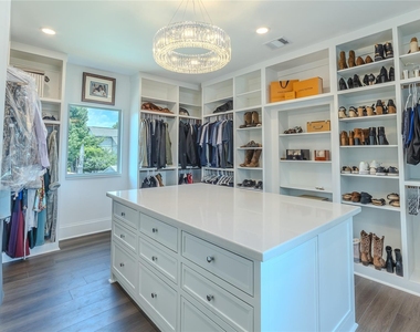 974 W 43rd Street - Photo Thumbnail 23