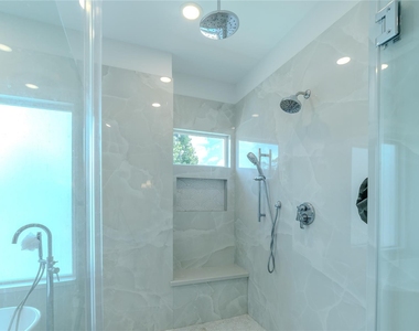 974 W 43rd Street - Photo Thumbnail 20