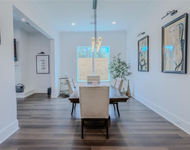 974 W 43rd Street - Photo Thumbnail 10