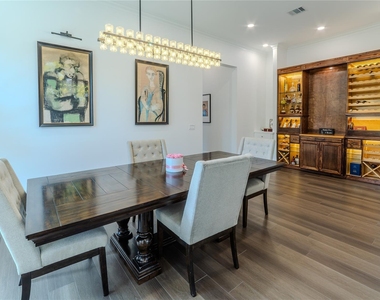 974 W 43rd Street - Photo Thumbnail 11
