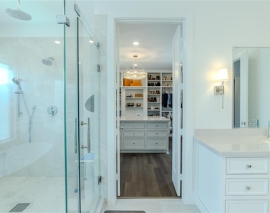 974 W 43rd Street - Photo Thumbnail 22